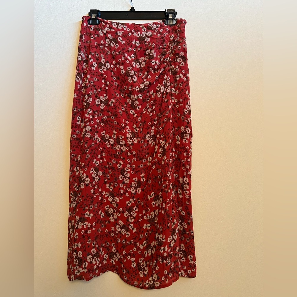 Zara floral midi skirt size medium